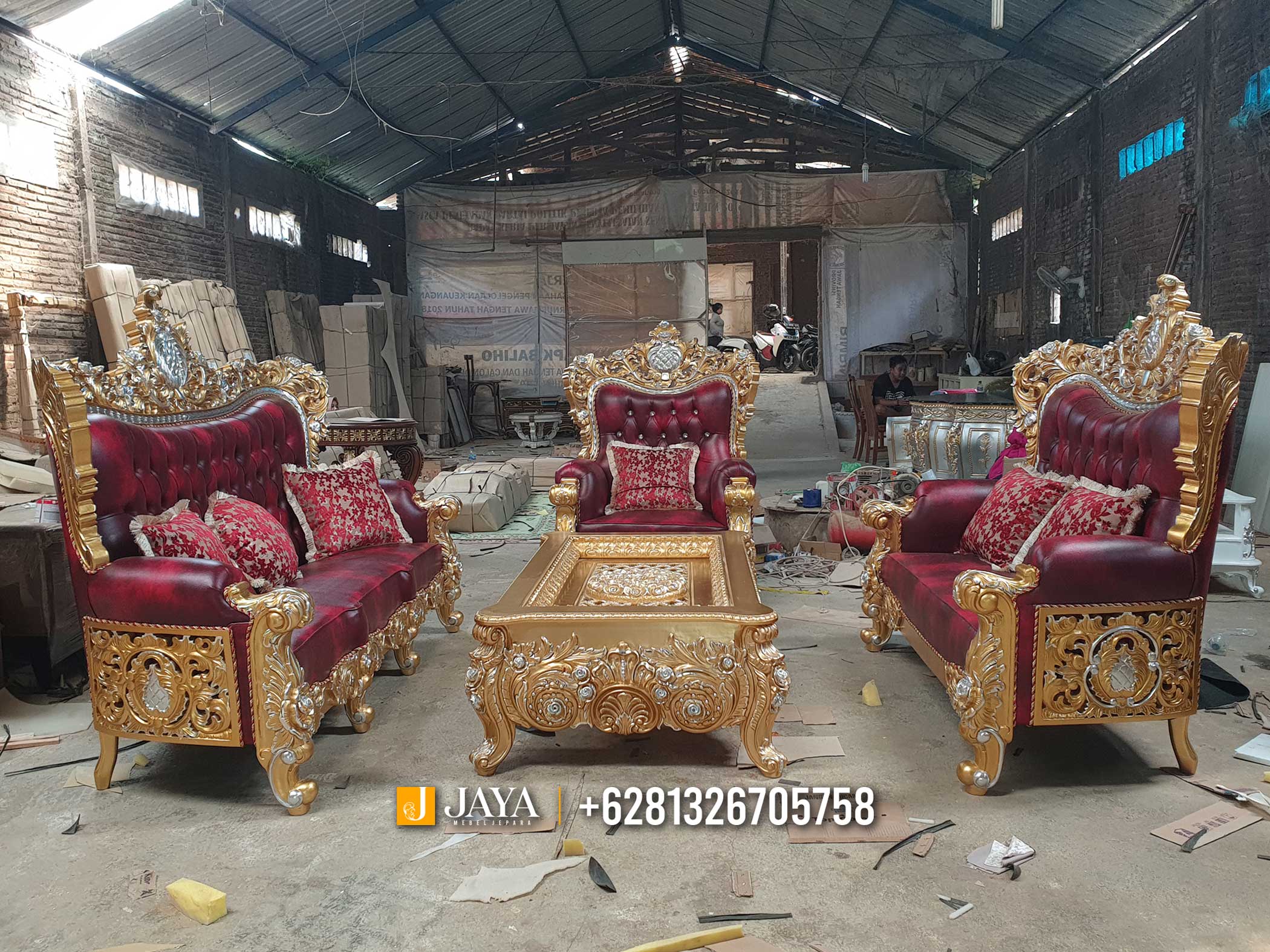 Set Sofa Tamu Mewah Ukir Emas Luxury Classic Furniture Jepara JM12