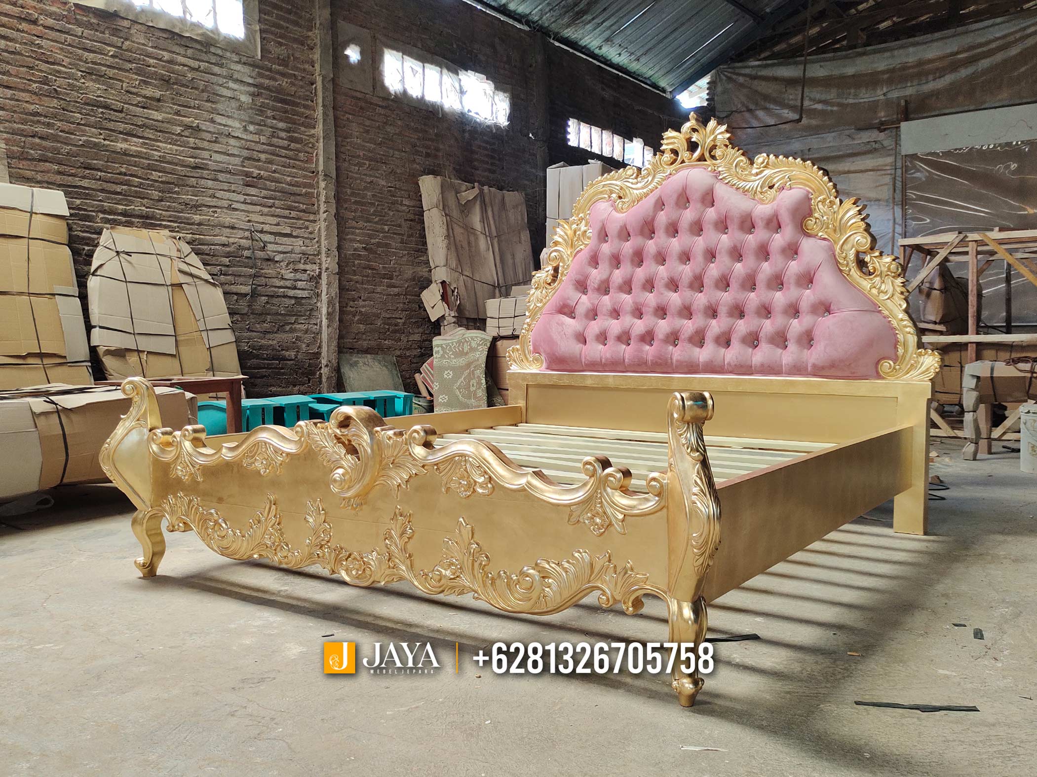 Harga Tempat Tidur Mewah Ukiran Furniture Jepara Glamorous Gold JM50